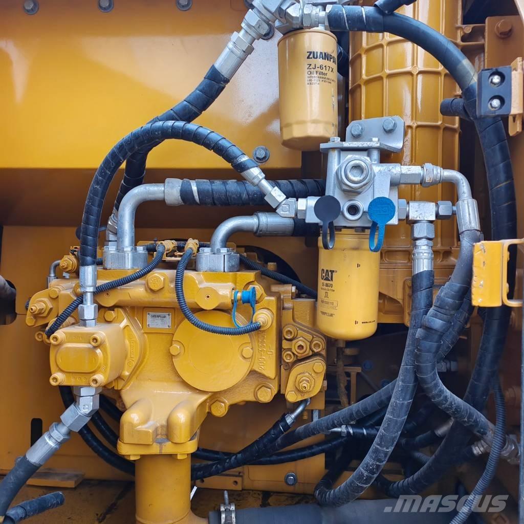 CAT 320 D2 Crawler excavators