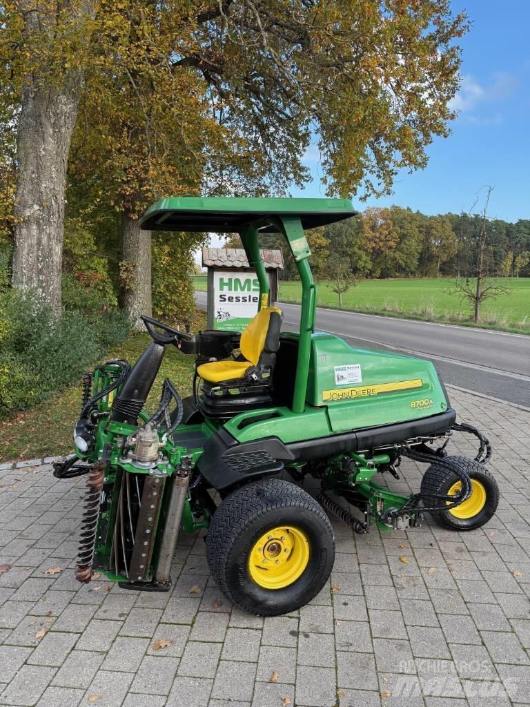 John Deere 8700 A Fairway mowers