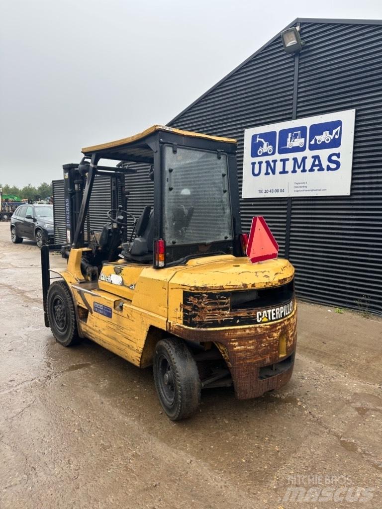CAT DP 40 Diesel trucks
