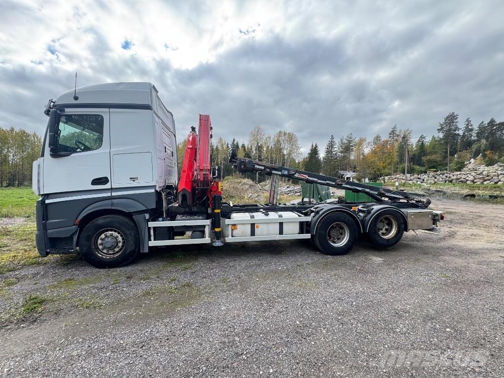 Mercedes-Benz 2653 L Truck mounted cranes