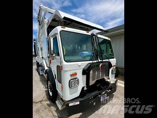 Kenworth L 770 Chassis Cab trucks