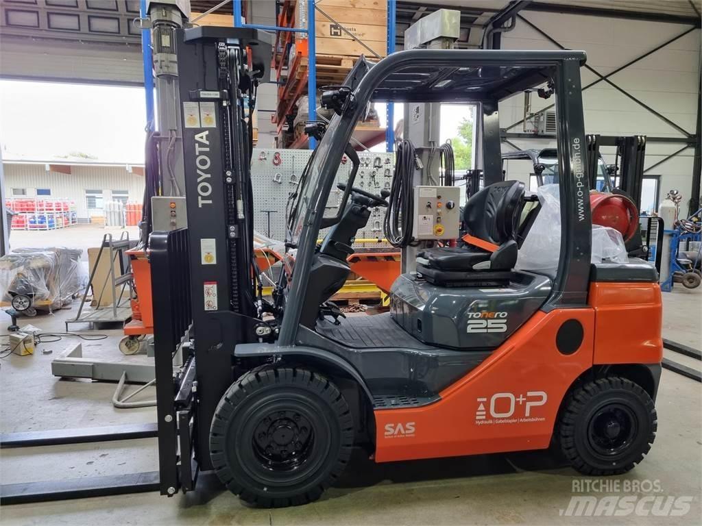 Toyota 02-8FGF25 LPG trucks