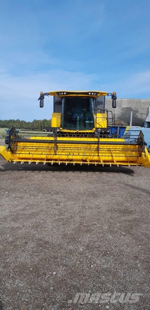 New Holland CX5.80 Combine harvesters