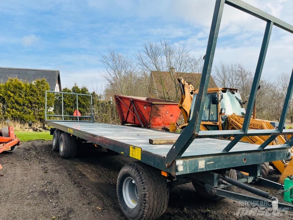 Pronar M026 Bale trailers