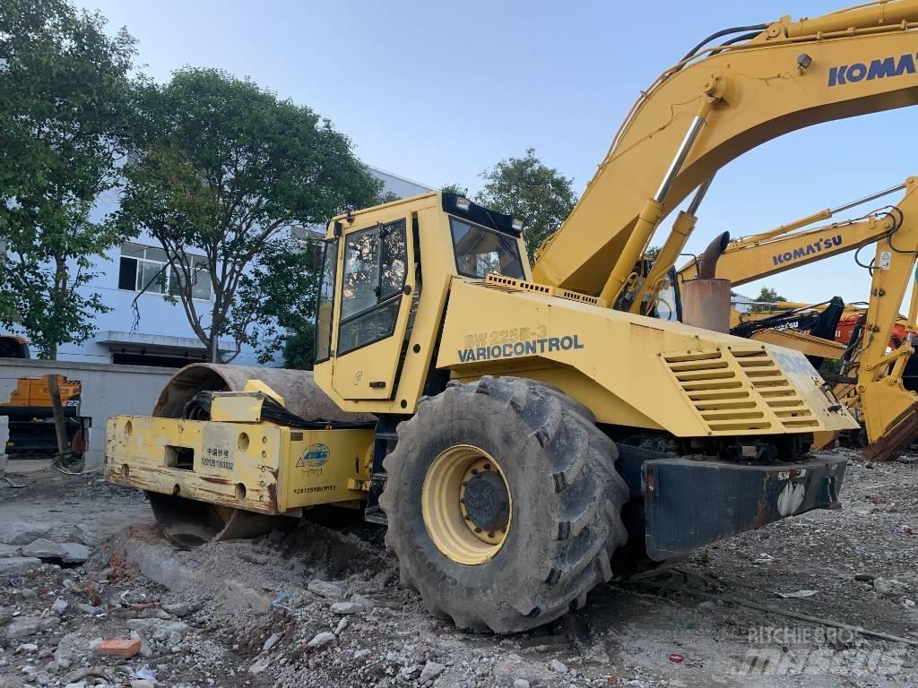 Bomag BW 225 D-3 Twin drum rollers