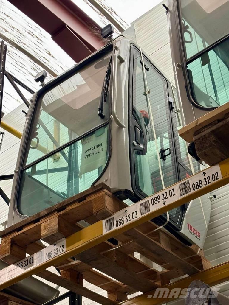 Takeuchi TB 225 Mini excavators < 7t (Mini diggers)