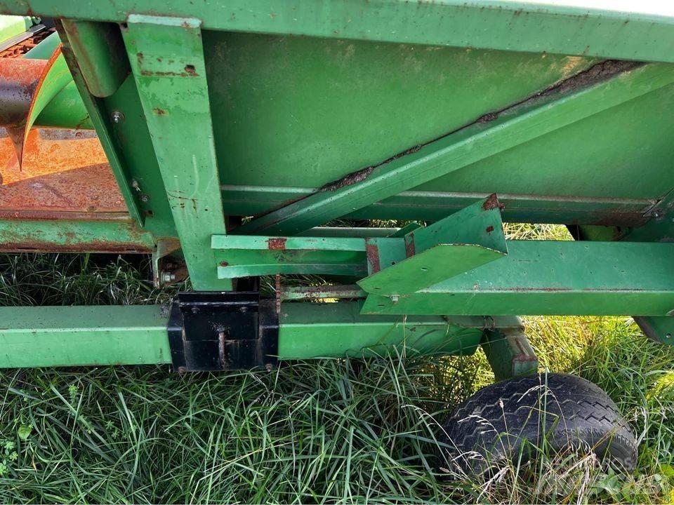 John Deere 643 Combine harvester heads