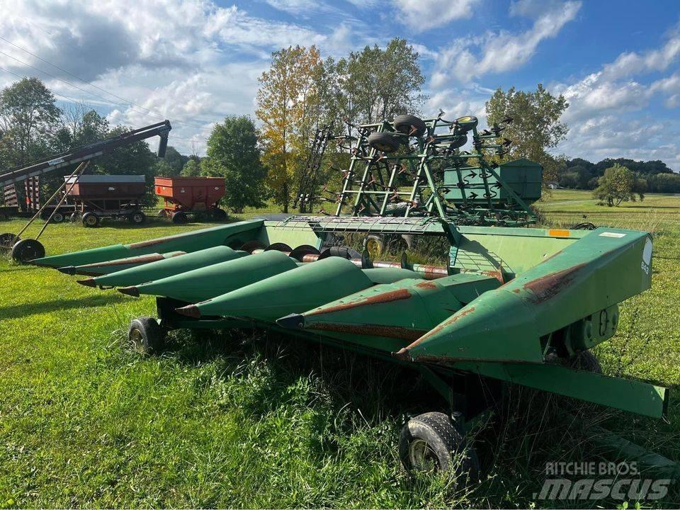 John Deere 643 Combine harvester heads