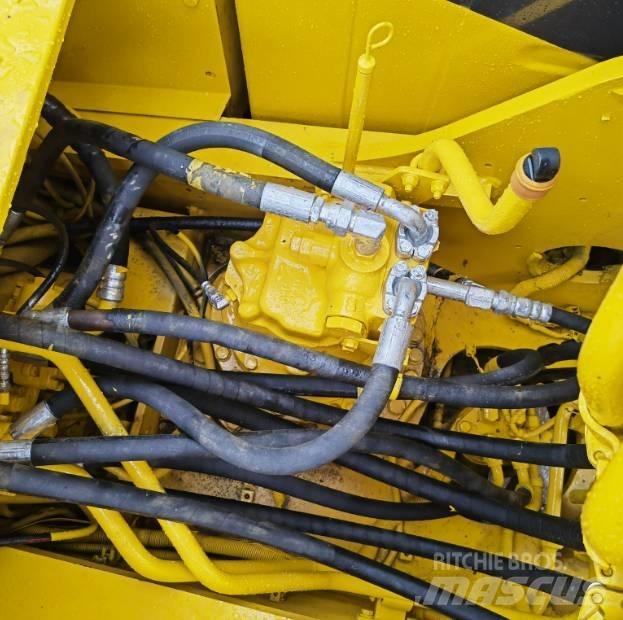 Komatsu PC220-8 Crawler excavators