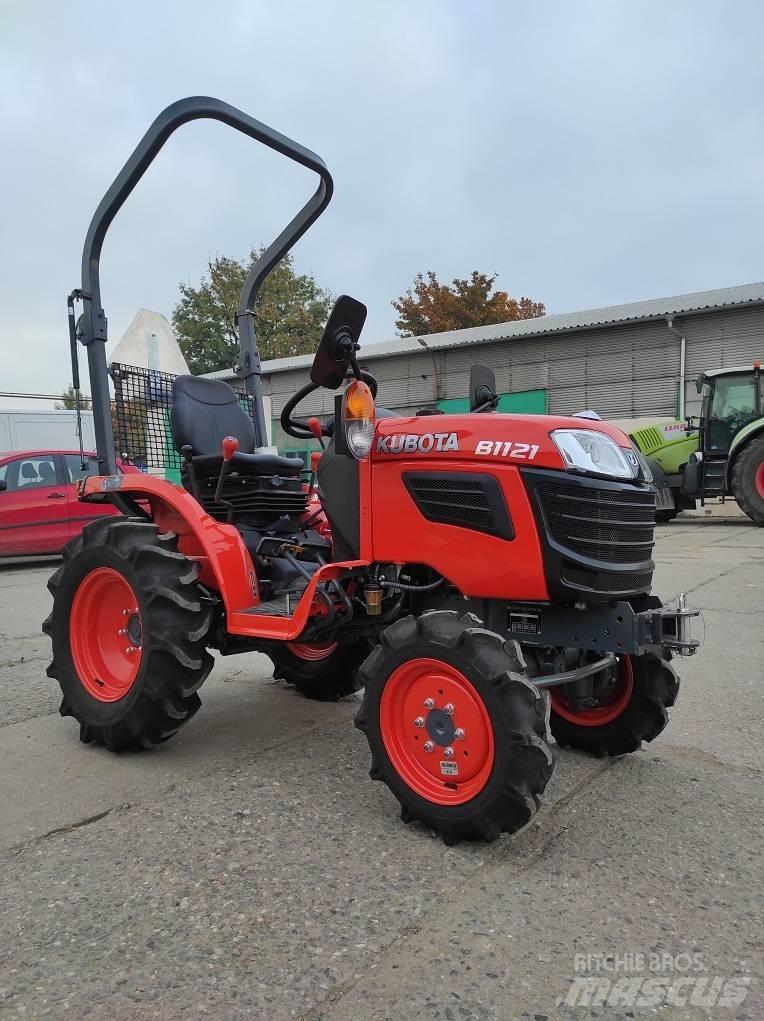 Kubota B1121 Compact tractors