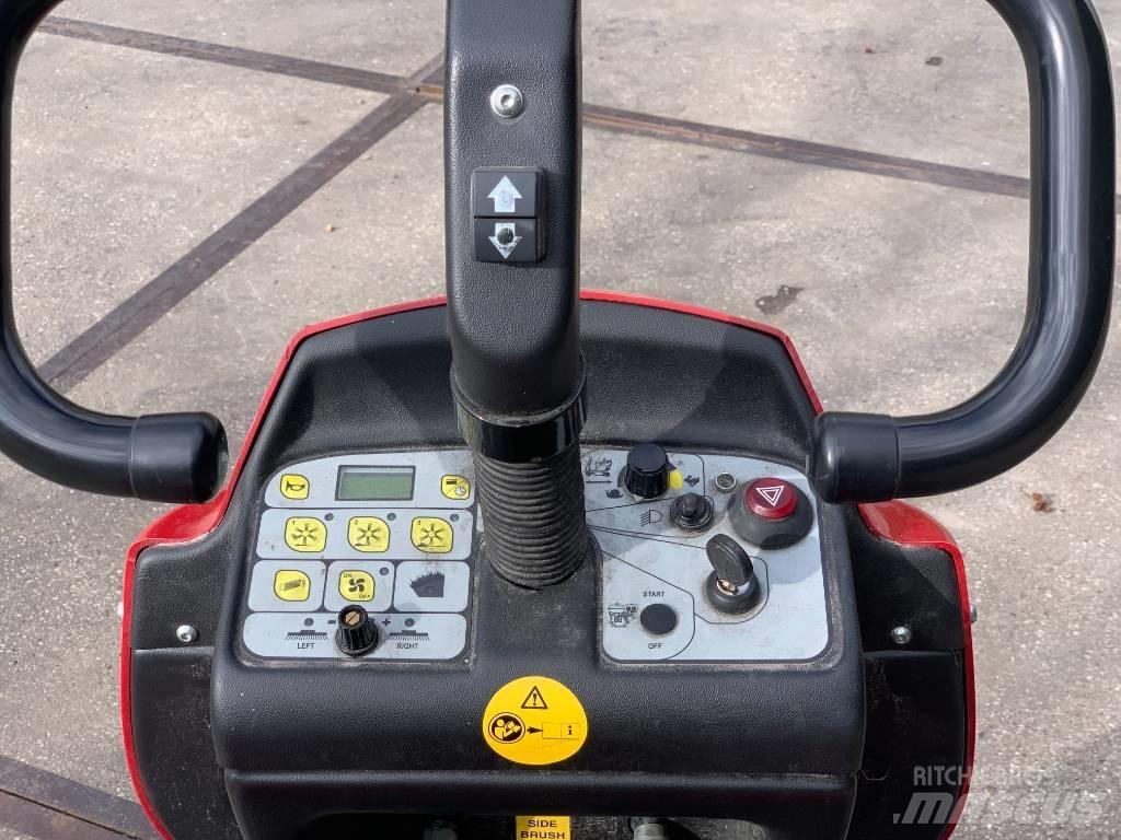  Sweep 1050E Sweepers