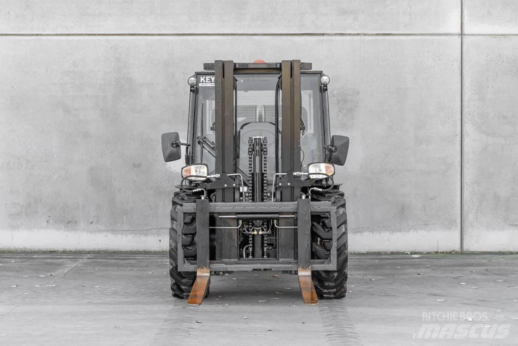 Manitou MC 30-4 Diesel trucks