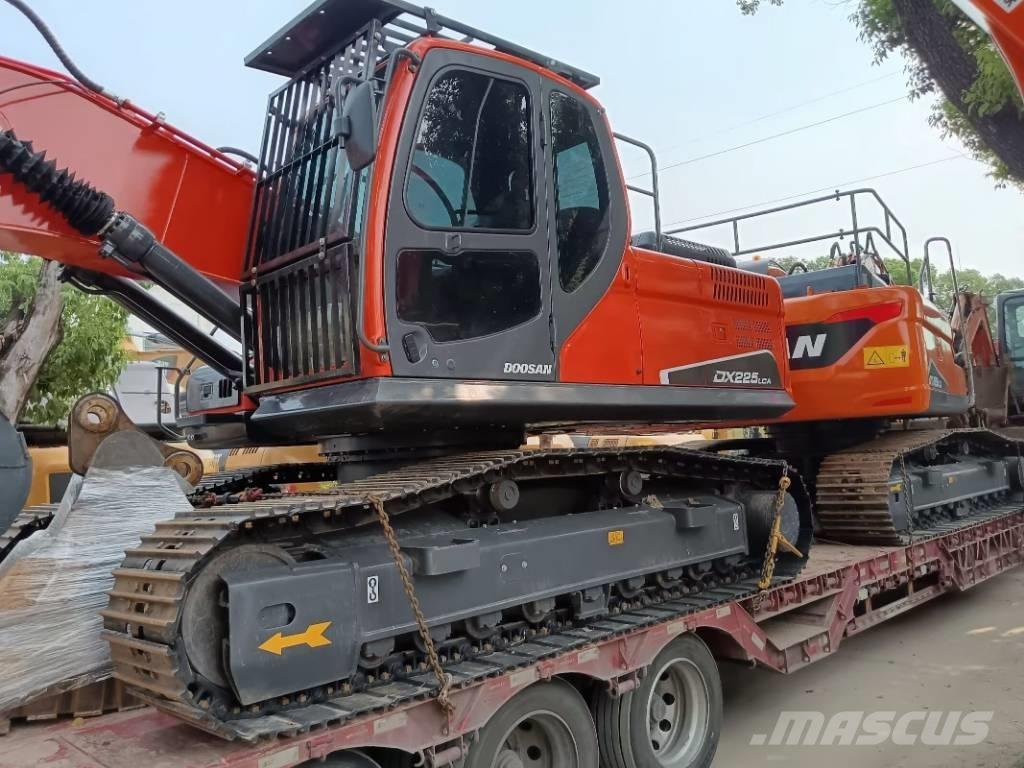 Doosan DX 225 LC Crawler excavators