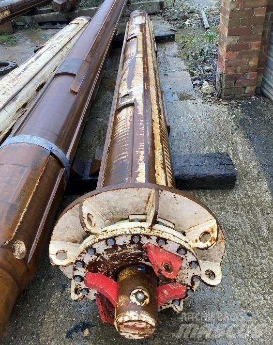 Bauer BG 24 H Drilling rigs