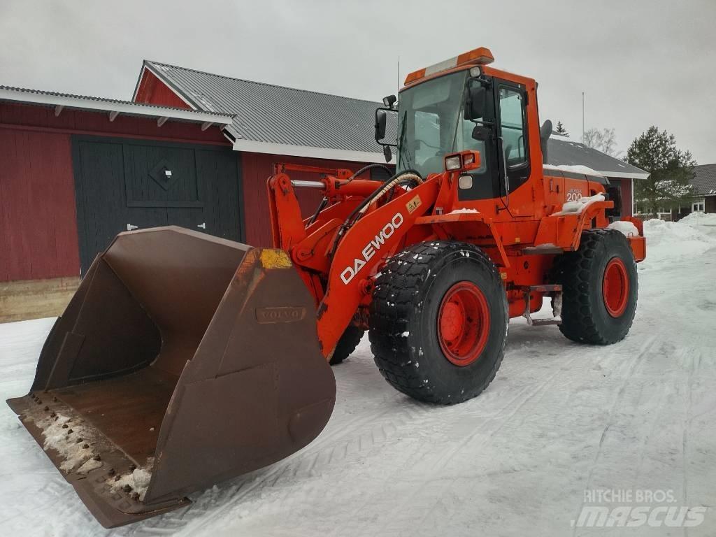 Daewoo 200-V Mega Wheel loaders