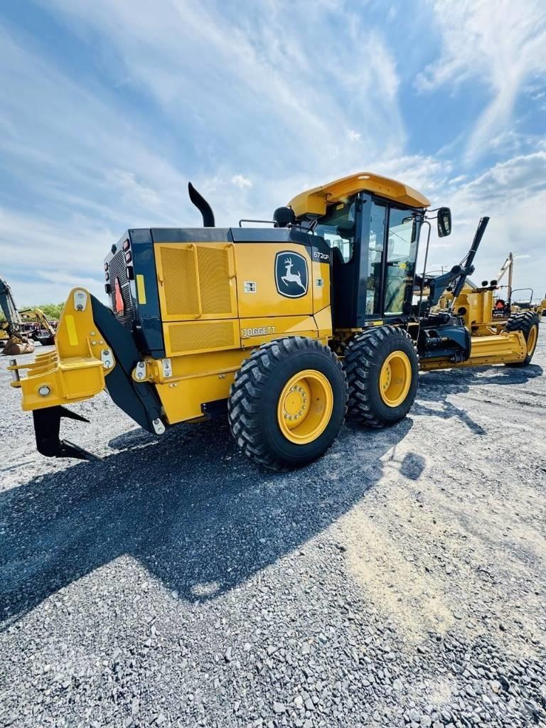 DEERE 672G Graders