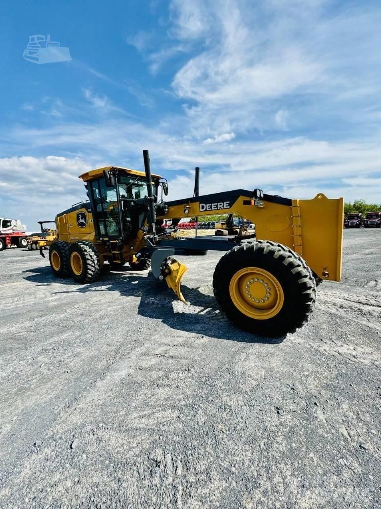 DEERE 672G Graders