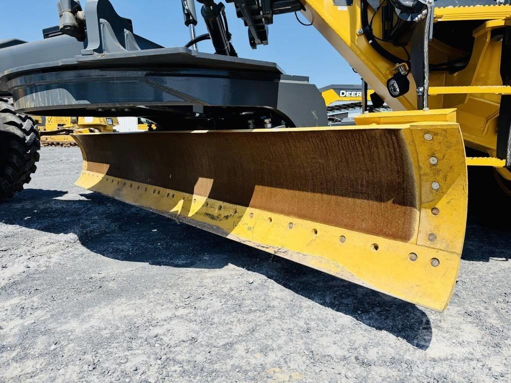 DEERE 672G Graders
