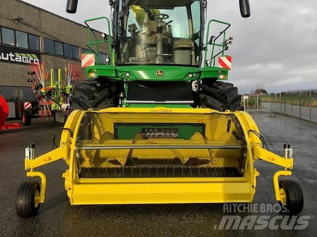 John Deere 8200 i Forage harvesters