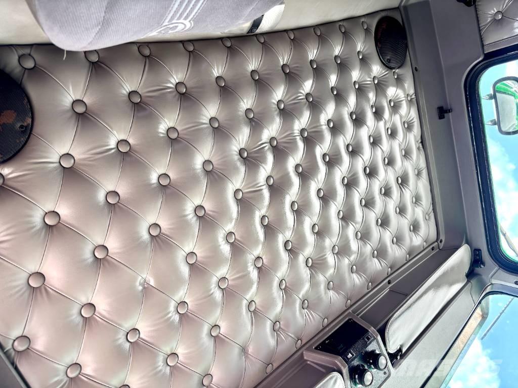 Kenworth W 900 Prime Movers