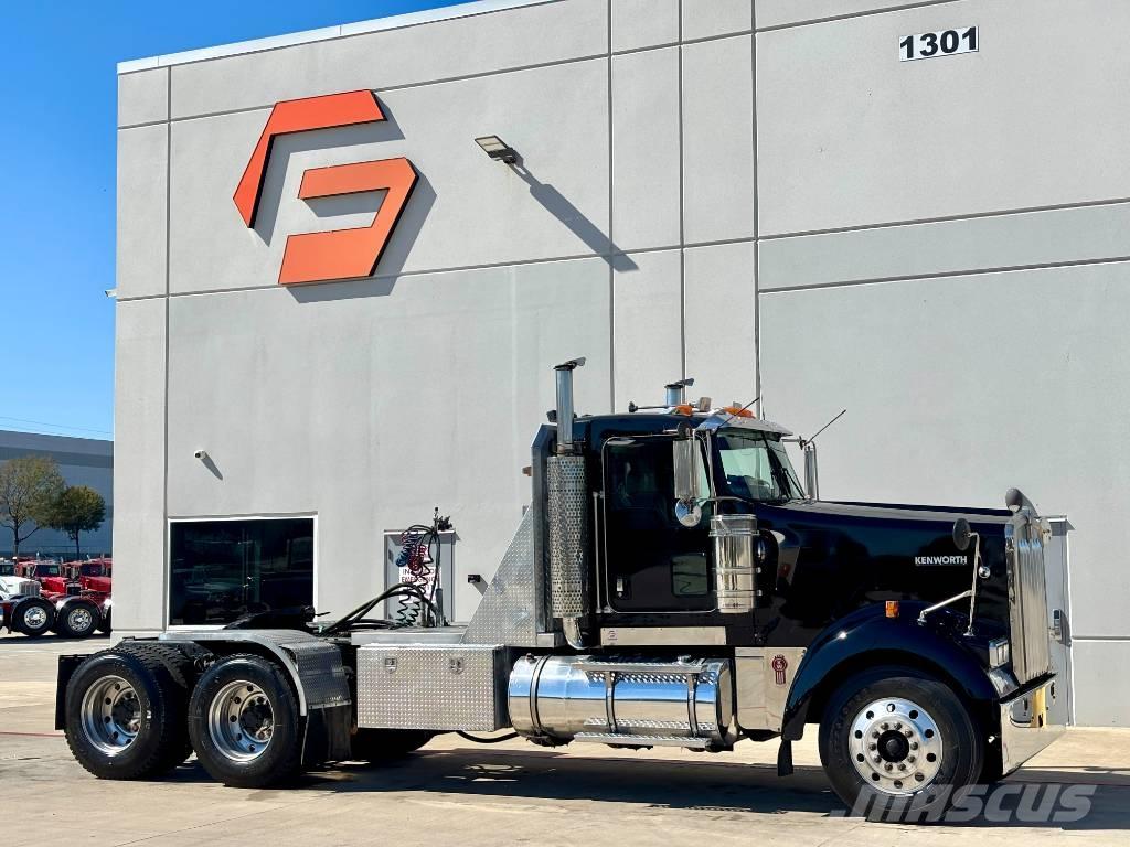 Kenworth W 900 Prime Movers