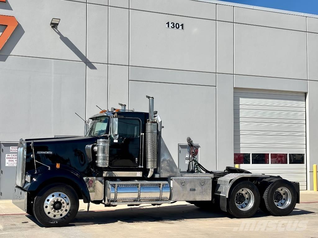 Kenworth W 900 Prime Movers