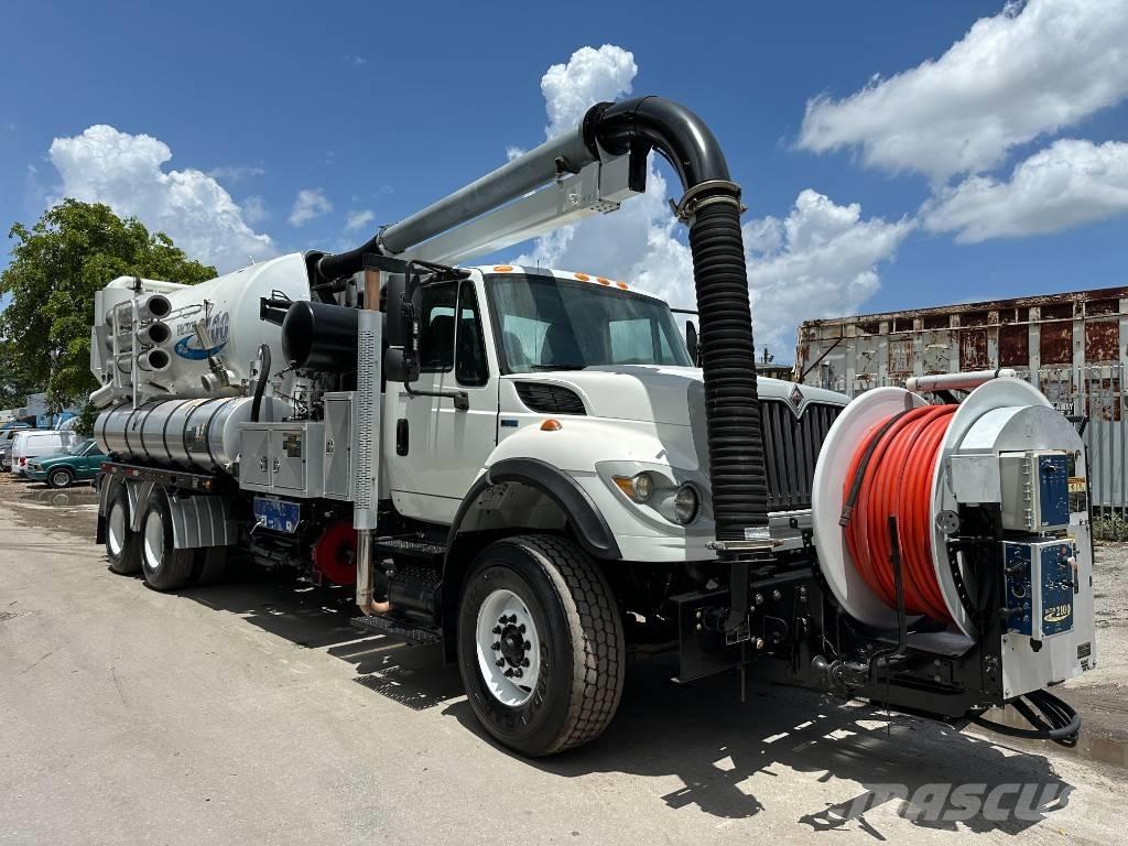 International 7500 Commercial vehicle