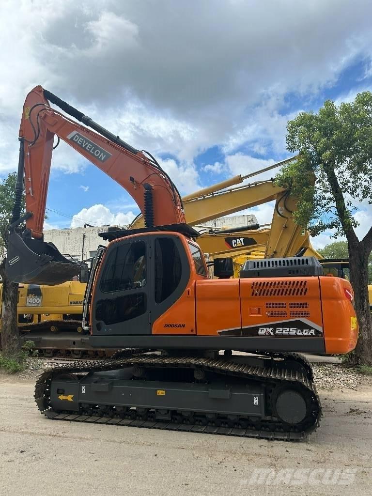 Develon DX 225 LCA Mini excavators  7t - 12t