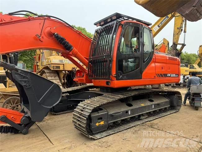 Doosan DX 225 LC Crawler excavators