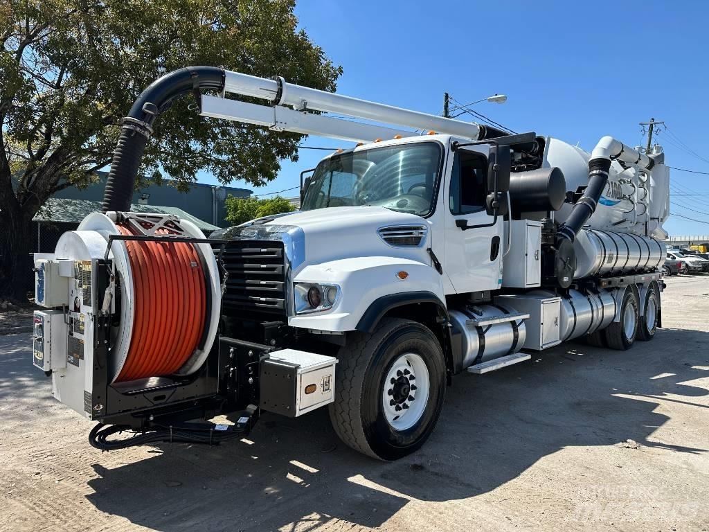 Freightliner 114 SD Commercial vehicle