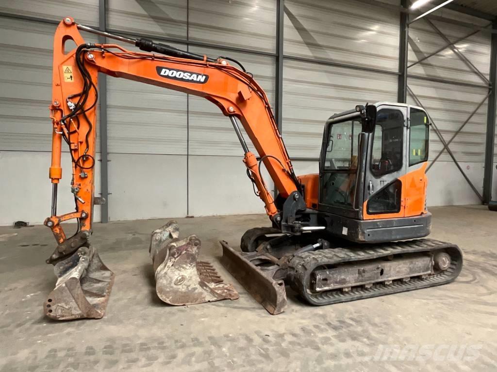 Doosan DX 80 R Mini excavators  7t - 12t