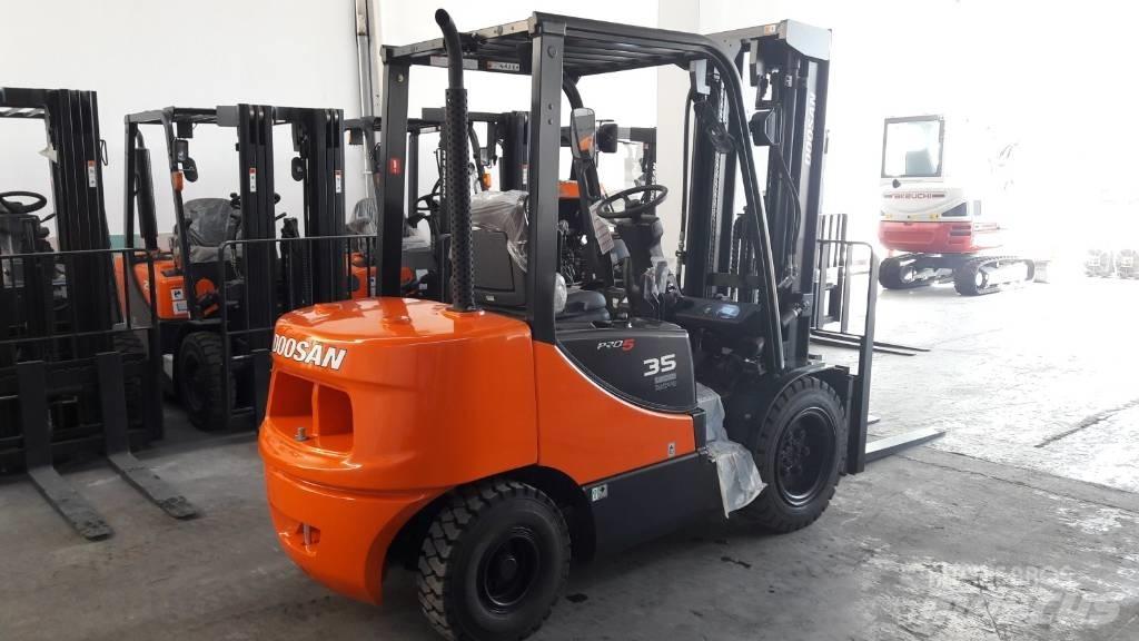 Doosan D35 C-5 Diesel trucks