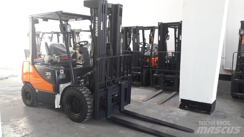 Doosan D35 C-5 Diesel trucks