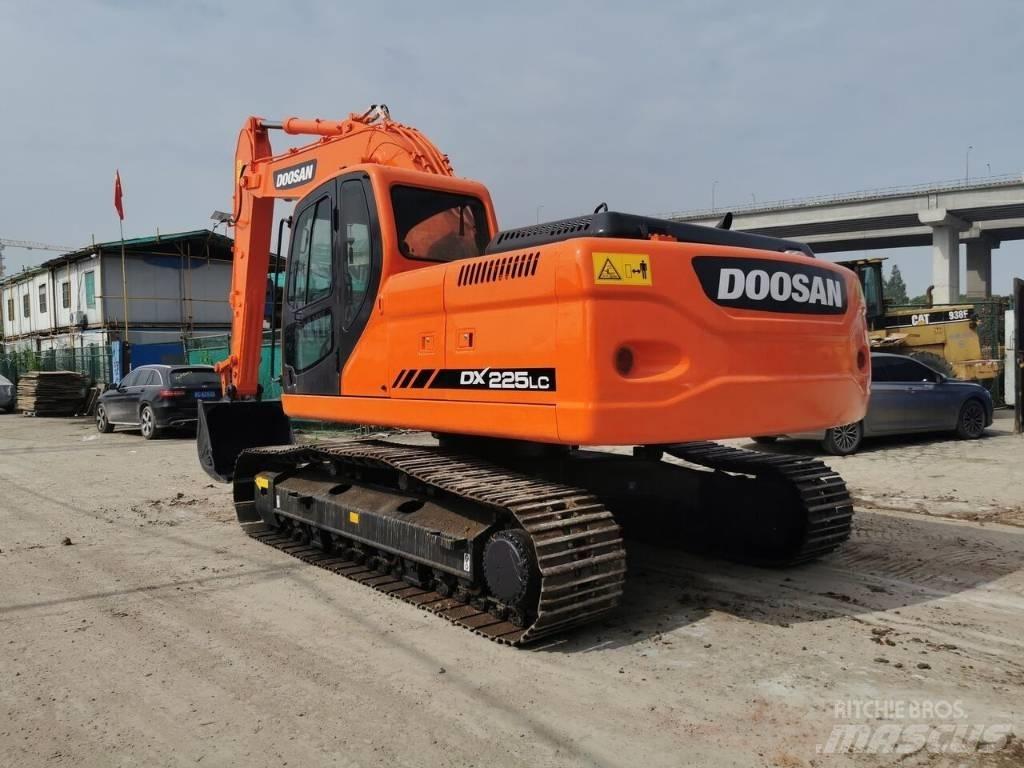 Doosan DX 225 LC Crawler excavators