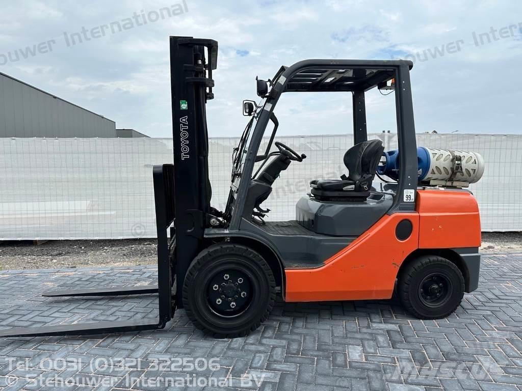 Toyota 02-8FGJF35 LPG trucks