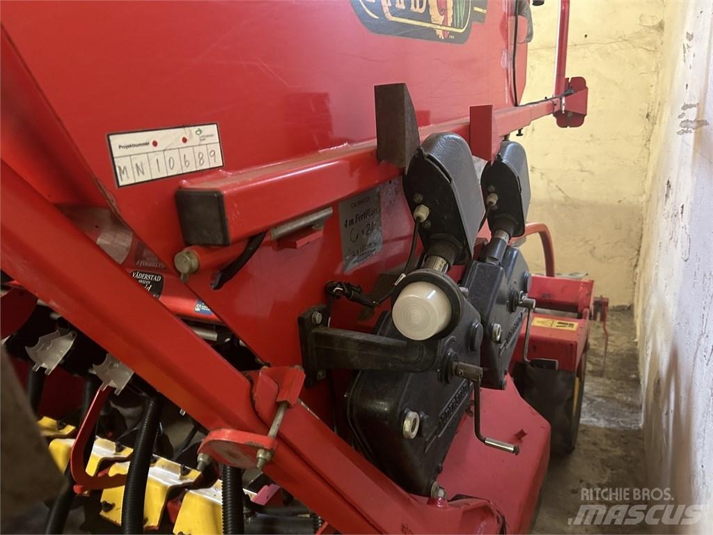 Väderstad Rapid400C Drills