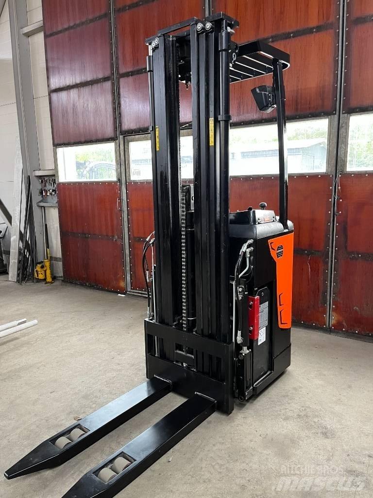 Rocla SST 16 AC Self propelled stackers