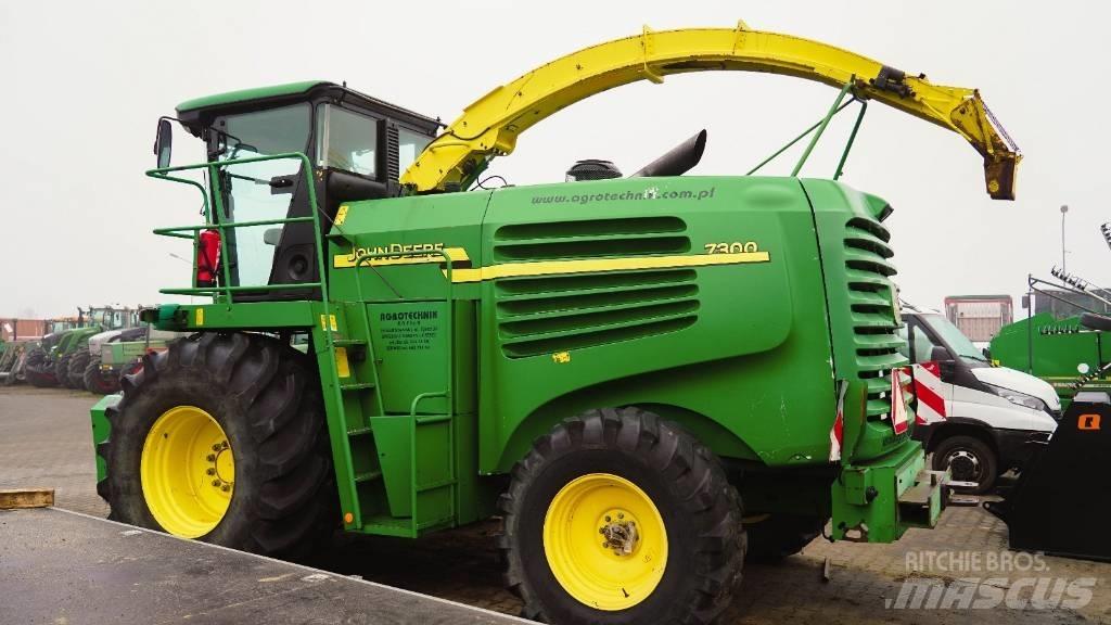 John Deere 7300 Forage harvesters