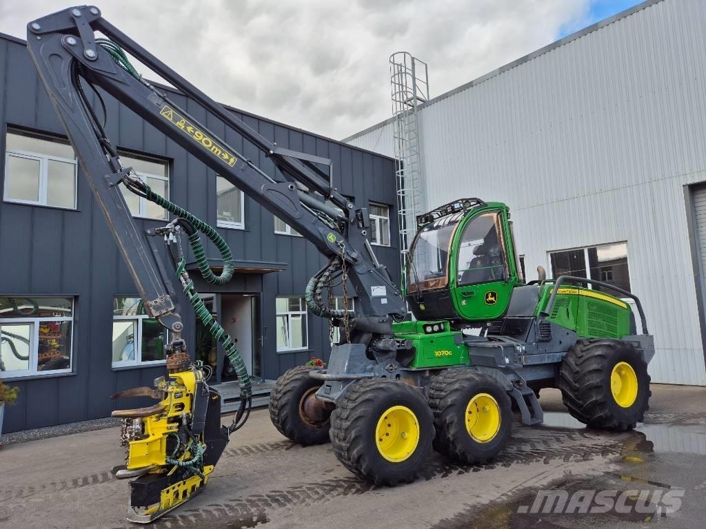 John Deere 1070 G Harvesters
