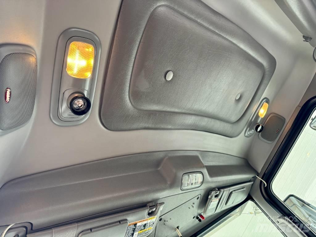 Peterbilt 389 Prime Movers