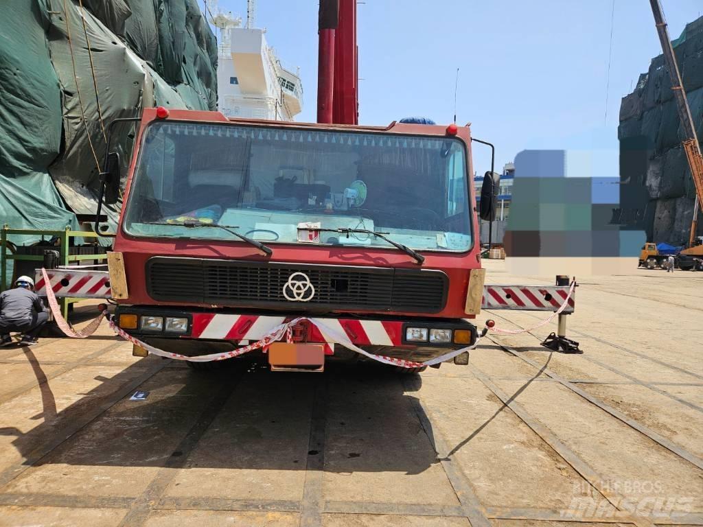 Krupp kmk5160 All terrain cranes