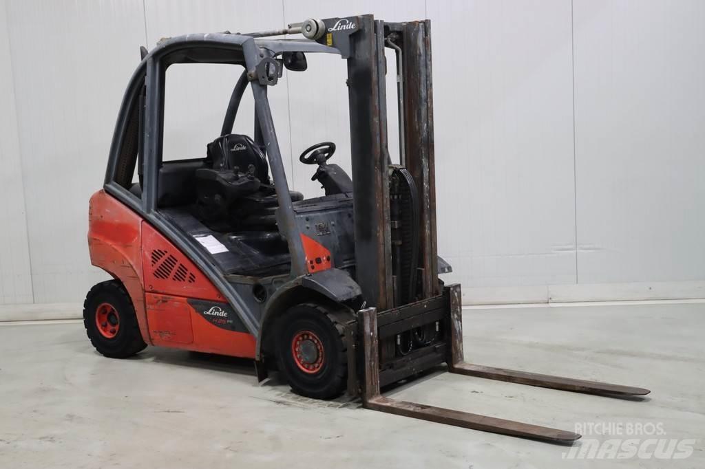 Linde H25D-02 Diesel trucks