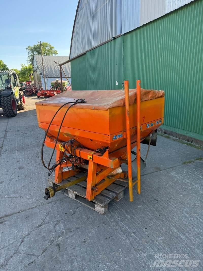 Amazone ZA XS 602 Sand and salt spreaders