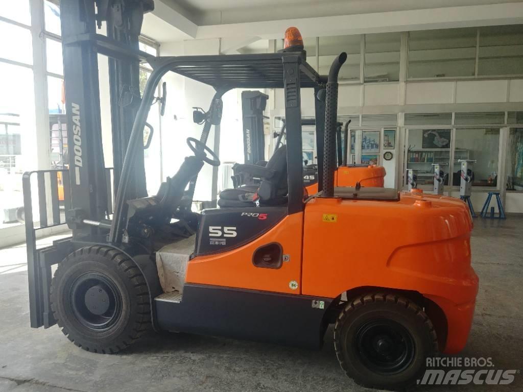 Doosan D55 SC-5 Diesel trucks