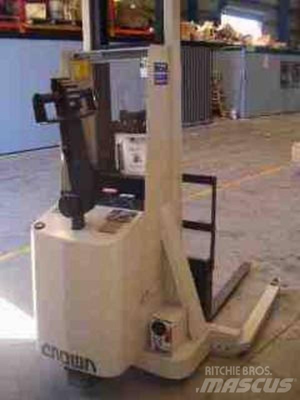 Crown 20MT110A Pedestrian stacker