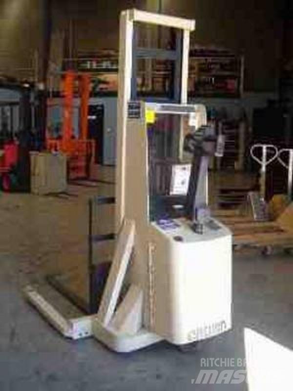 Crown 20MT110A Pedestrian stacker