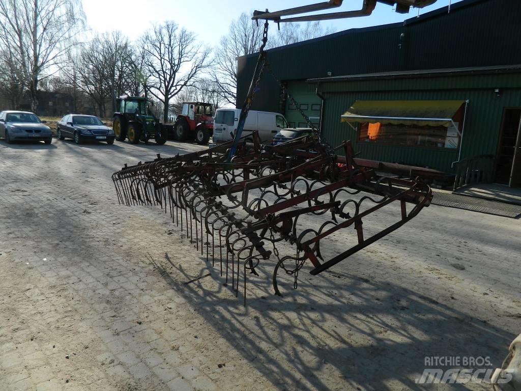 Lilla Harrie 3600 Cultivators