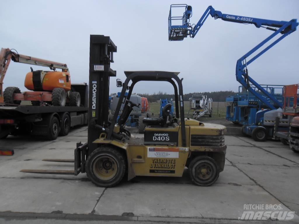 Daewoo Doosan D 40S Diesel trucks