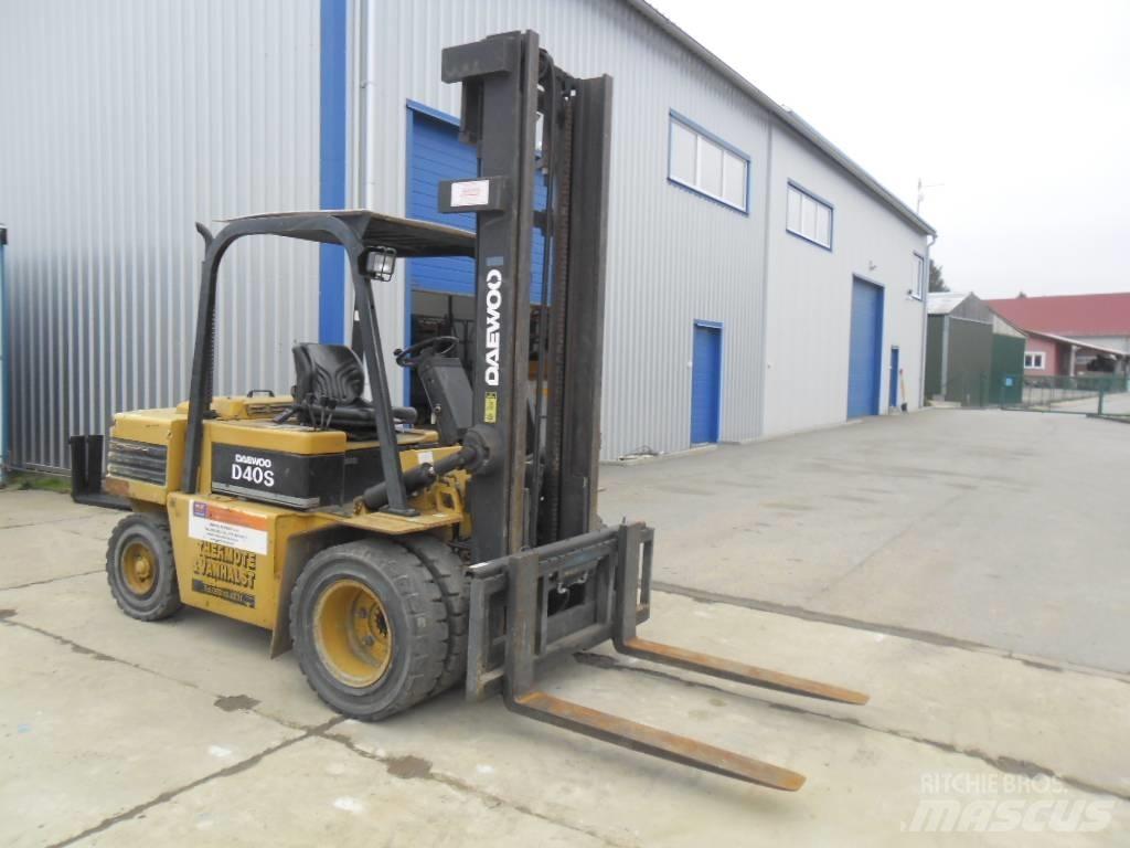 Daewoo Doosan D 40S Diesel trucks