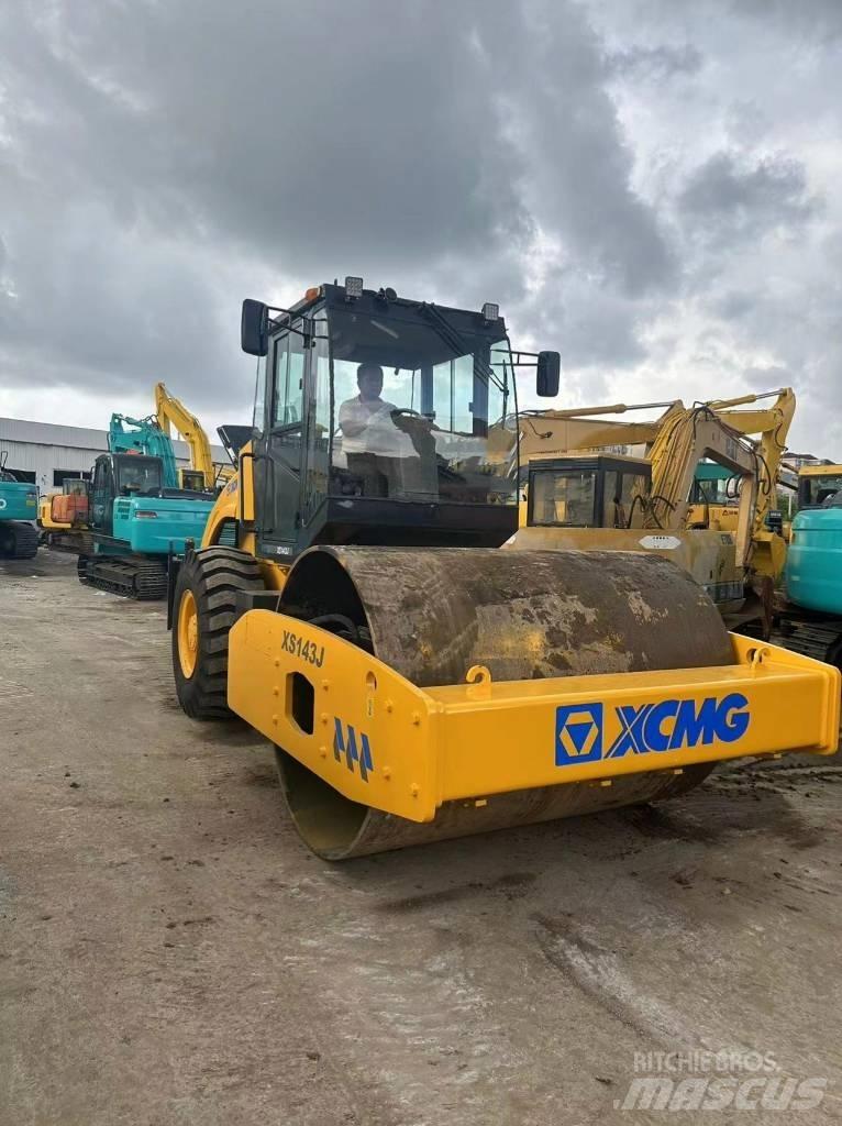 XCMG XS 143 Single drum rollers